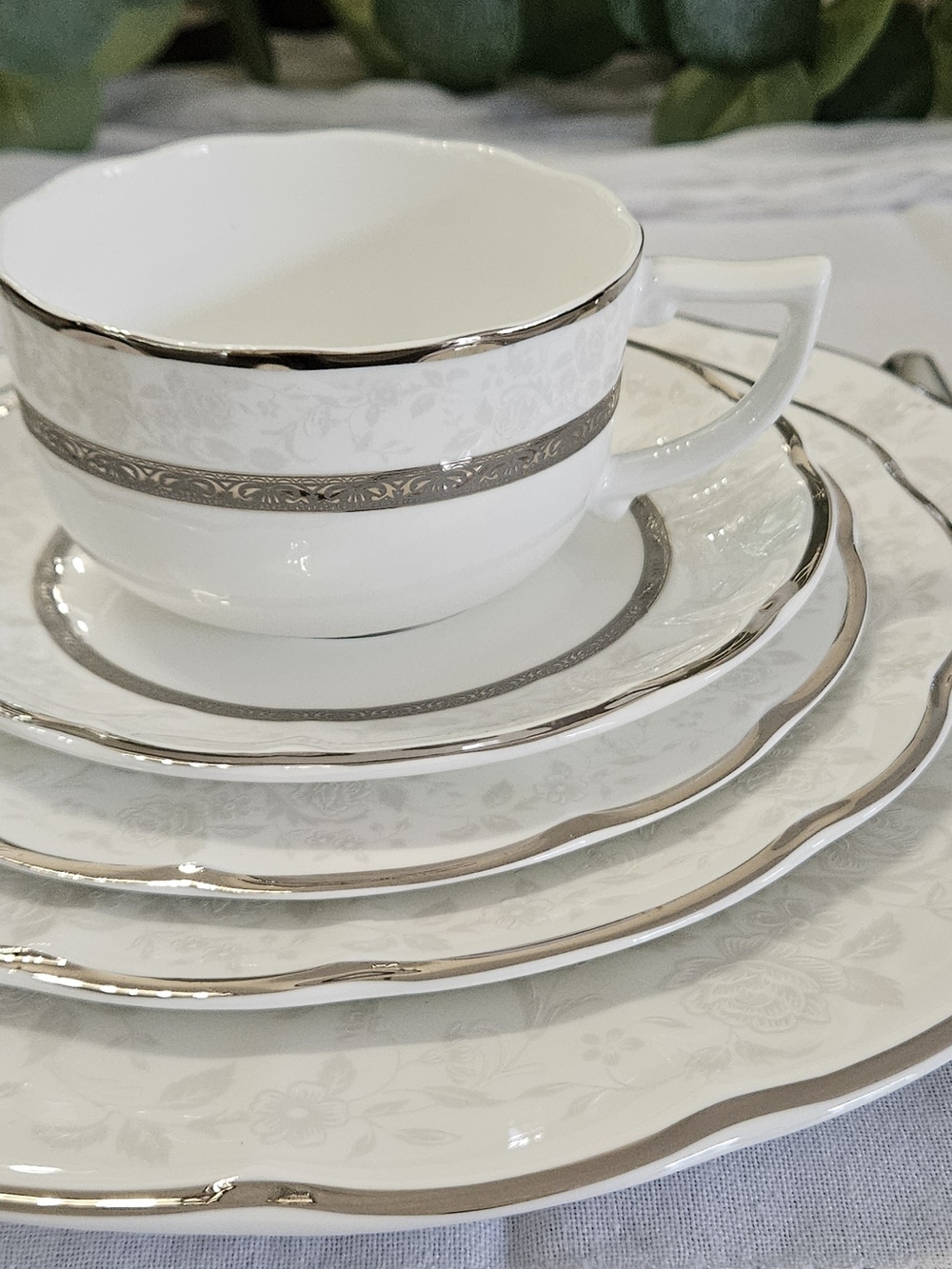 Mikasa Vintage Lace 5pc Place Setting (8 Available) - Picture 1 of 11